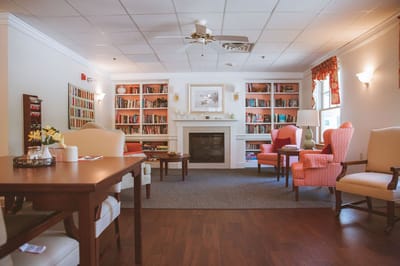 Cozy common area with bookshelves and seating