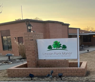 Exterior view of Lincoln Park Manor building sign
