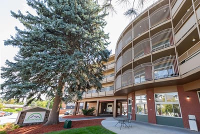 Exterior view of South Valley Post Acute Rehabilitation building