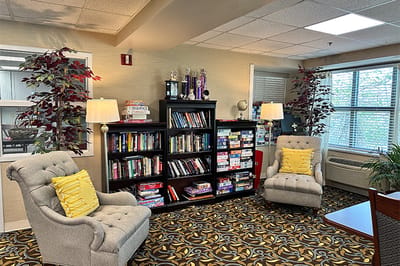 Cozy common area with bookshelves and seating