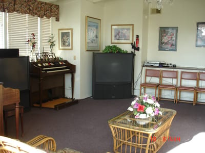 Common area with seating and decor in a senior facility