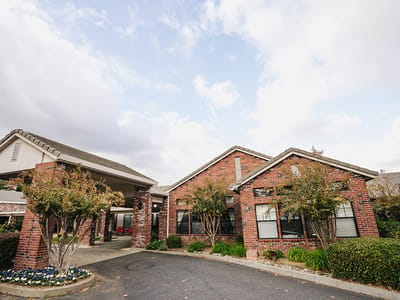 Exterior view of Oakwood Memory & Senior Care building
