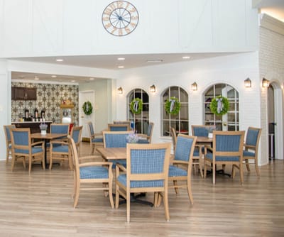 Bright and inviting dining room with modern decor