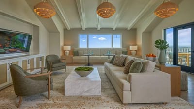 Bright and appealing common area with comfortable seating
