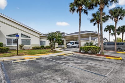 Exterior view of Blue Palms Senior Living with courtyard