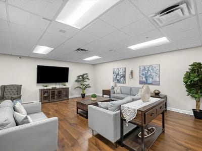 Common area with seating and decor in a senior living facility