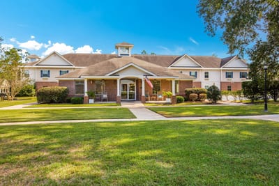 Exterior view of Charter Senior Living at Southern Pines