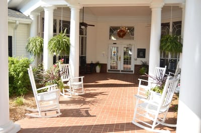 Entrance area with rocking chairs and decorative plants