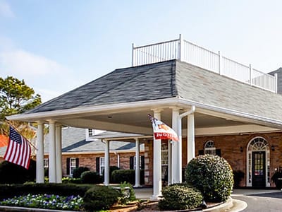 Exterior view of Cedarhurst of Oakwood entrance