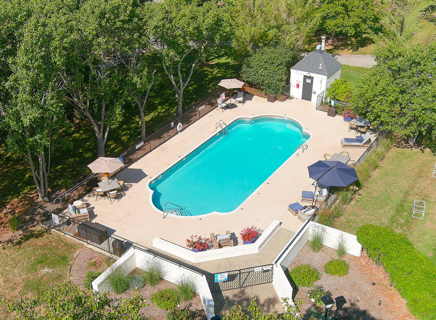 Aerial view of the swimming pool area at Richmond Place