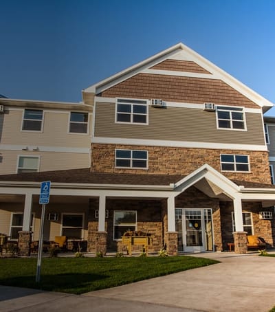 Exterior view of Heritage Pointe Senior Living facility