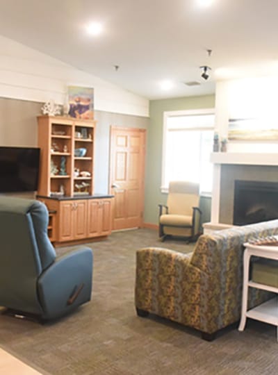 Bright and welcoming common area with comfortable furniture