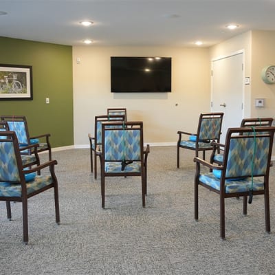 Empty seating arrangement in a common area