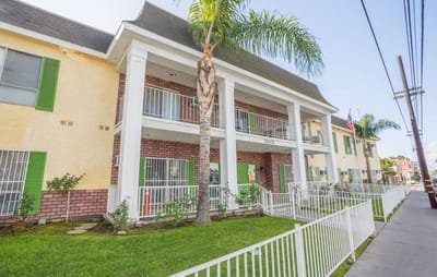 Exterior view of Glen Park at Long Beach