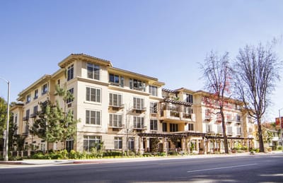 Exterior view of The Ivy at Blue Oaks facility.