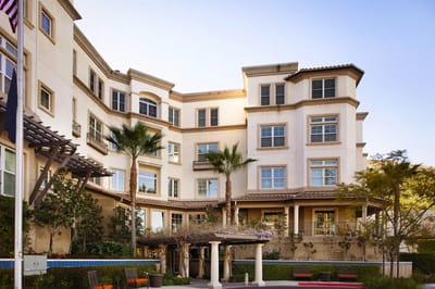 Exterior view of The Ivy at Blue Oaks facility