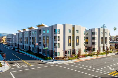 Exterior view of The Ivy at Blue Oaks