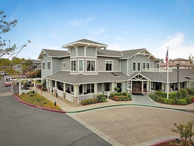 Exterior of The Ivy at Blue Oaks