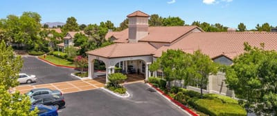 Exterior view of The Ivy at Blue Oaks facility.
