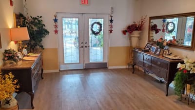 Welcoming lobby entrance with decor and furnishings.