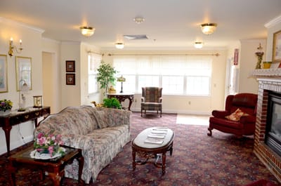 Cozy common area in Victorian Estates with seating