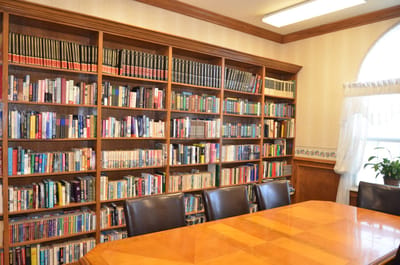 Interior view of a library with a wooden table.