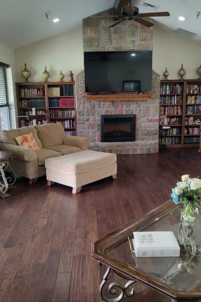 Cozy common area with a couch and bookshelves.