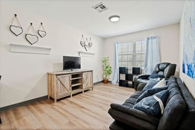 Sundale Senior Living of Huntsville, assisted living in Huntsville, TX — Cozy living room with furniture and decorative accents