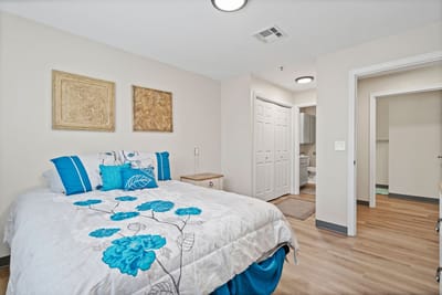Sundale Senior Living of Huntsville, assisted living in Huntsville, TX — Brightly decorated senior bedroom with floral bedding