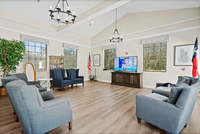 Sundale Senior Living of Huntsville, assisted living in Huntsville, TX — Bright common area with seating and television display