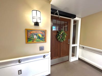 Entrance with decorative wreath and painting