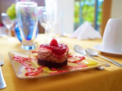 Dessert plate with a raspberry cake