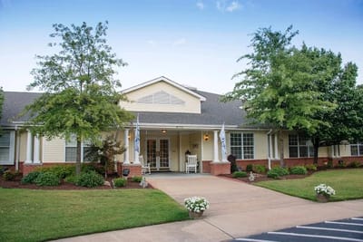 Exterior view of Regency at Jackson entrance