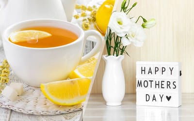 Tea with lemon and a Mother's Day decoration
