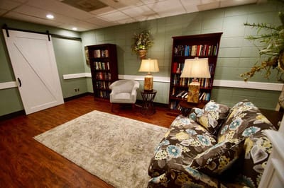 Cozy common area with bookshelves and seating