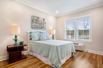 Well-furnished private resident bedroom