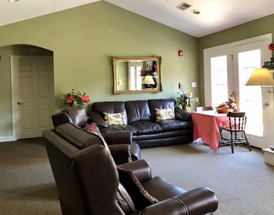 Common area with seating and decorative elements