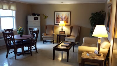 Comfortable lounge area in an assisted living facility