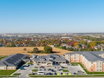 Aerial view of Cedarhurst of La Vista's exterior and grounds.