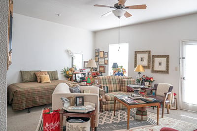Cozy and decorated living area in a senior residence