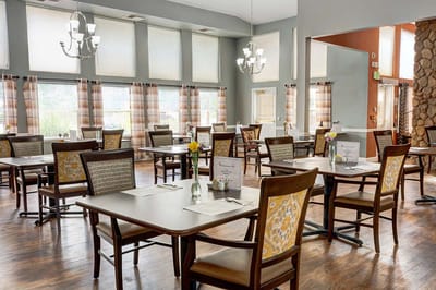 Bright dining area with tables and flowers