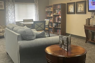 Cozy common area with bookshelves and seating