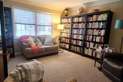 Cozy common area with bookshelves and seating