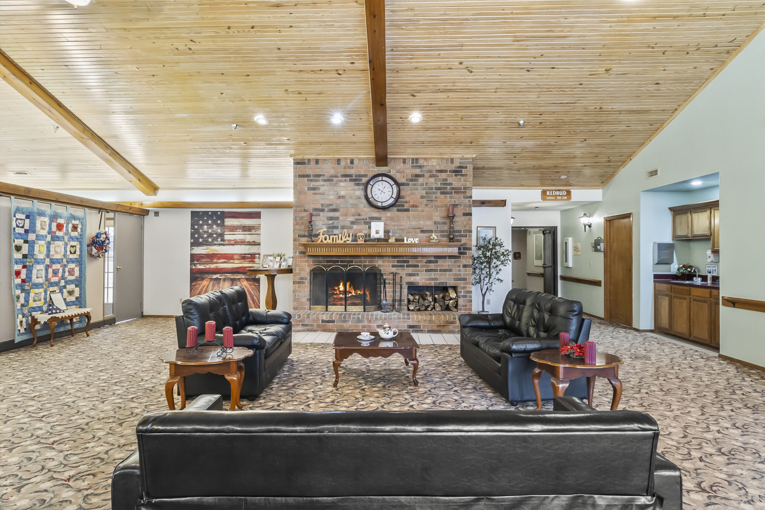Common area with seating and decorative elements