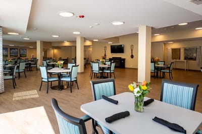 Bright dining area with tables and flowers