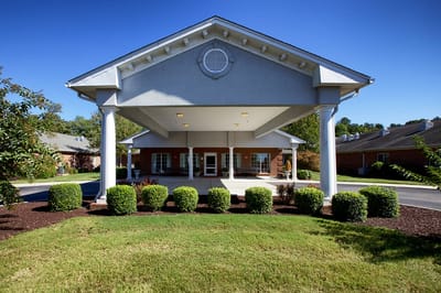 Exterior view of Grandview Post Acute front entrance