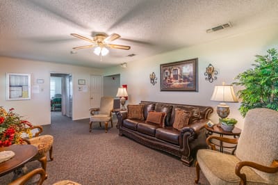 Common area with seating and decorative elements