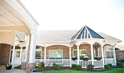 Exterior view of Rambling Oaks Courtyard Assisted Living Residence