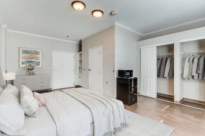 Bright and cozy private resident room