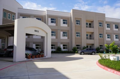 Exterior view of Everspring Assisted Living facility